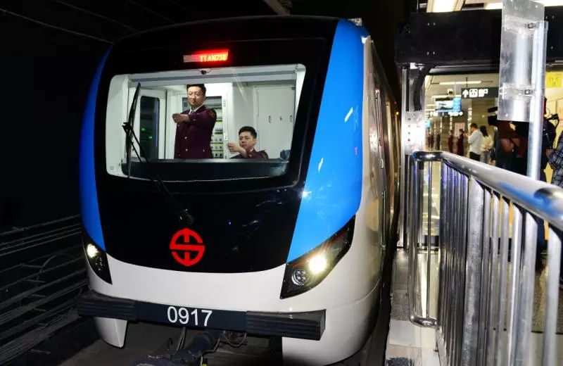 沈阳地铁九号线今日试运营啦!辽报君带你一起体验_铁西广场