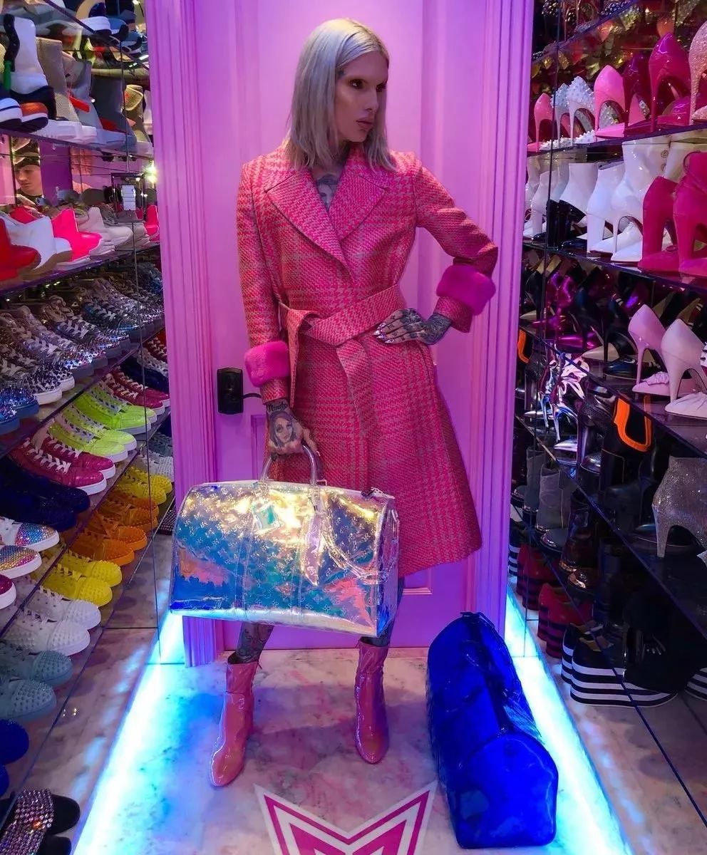 课堂小知识:j姐是谁美妆博主jeffree star是全美,甚至全世界的顶尖网