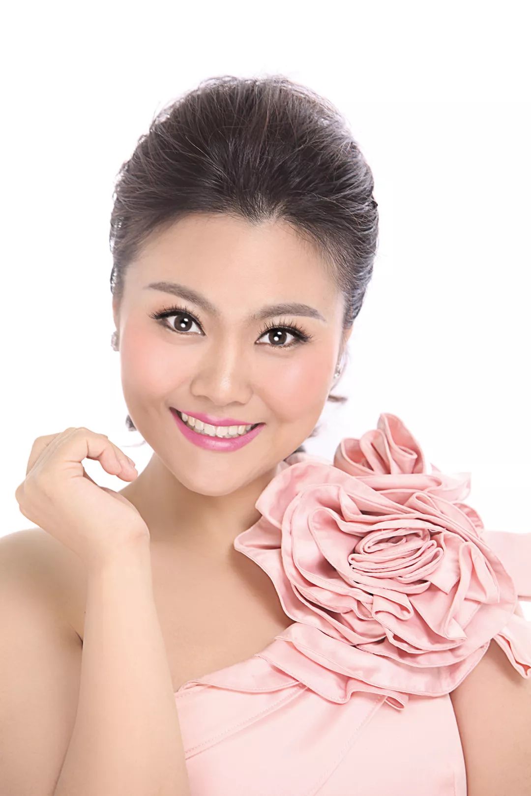 张晏蓉 饰 繁漪天津歌舞剧院青年女高音歌唱家,曾先后主演歌剧《杨