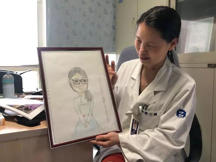 女儿做的事让医生点赞_田静