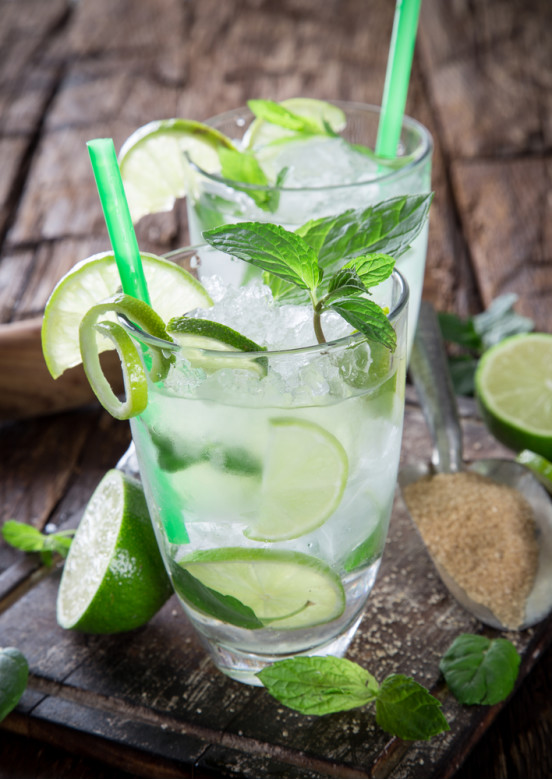 清凉的薄荷味鸡尾酒赶走心里的烦闷