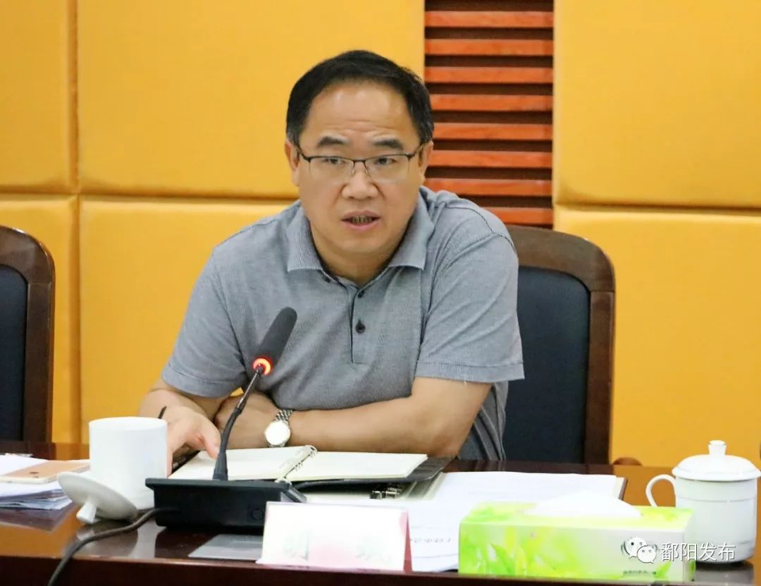 县政府常务会议定了我县城区将投放共享单车民生议题通过了好几个