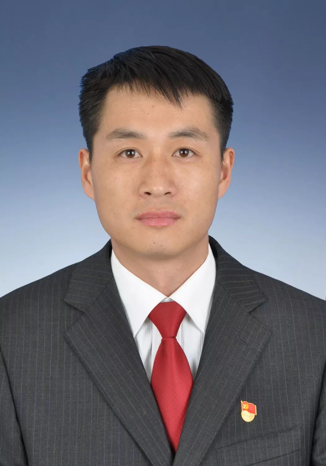 云南通海人,中共党员,1977年10月出生,1997年11月参加工作,现任通海