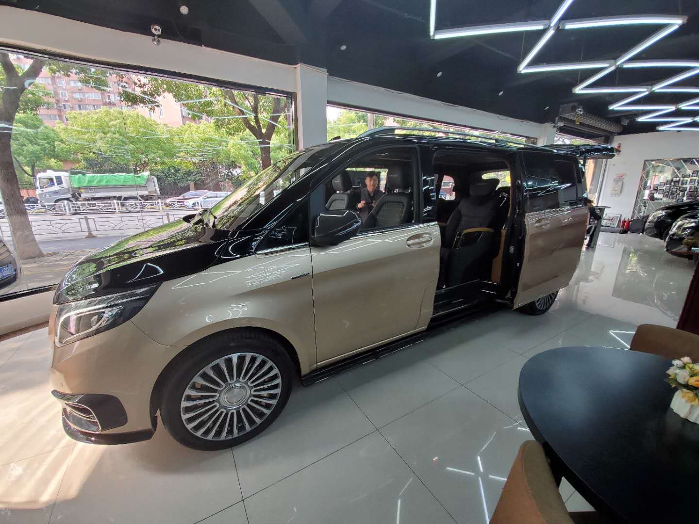 智汇舒车房车俱乐部-来自欧洲顶级的订制大师迈莎锐m580誉金版