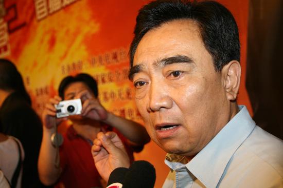 鲍国安听到此消息连声叫苦:"好多记者都问我,这消息简直是莫名其妙!