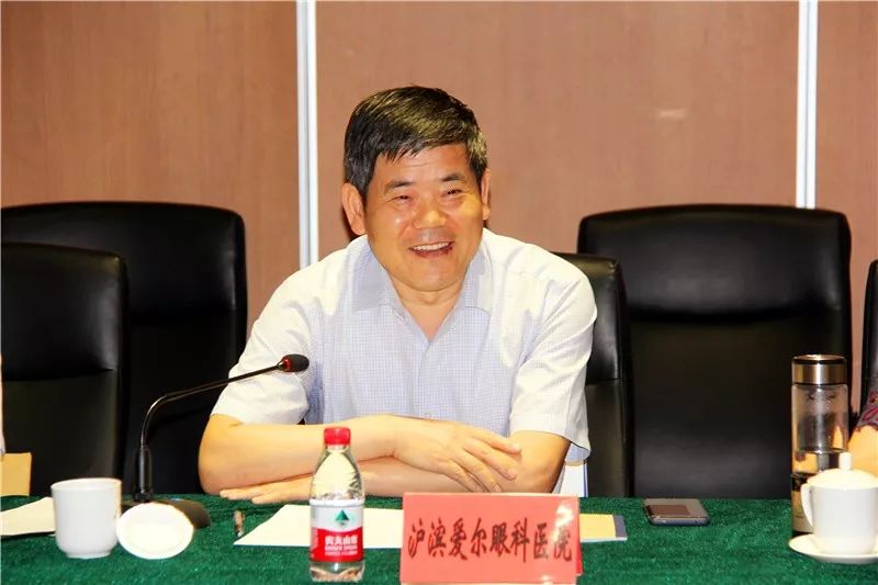 滨州沪滨爱尔眼科医院院长綦跃勤,ceo宋保华,行政院长赵慧参加会议.