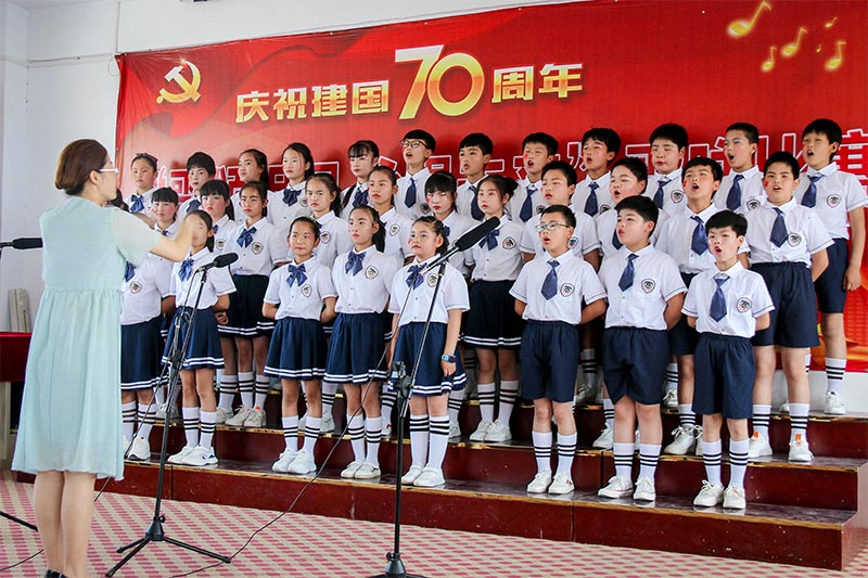 马投涧镇举办庆祝新中国成立70周年歌咏比赛活动-搜狐大视野-搜狐新闻