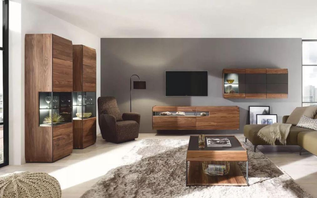 仔细地运用木材 - 将稀缺的天然实木资源仅使用在该系列家具的外部