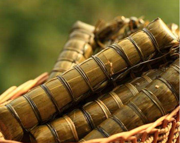 到现在乡下大部分的人都会蒸的粽子多数都是"马蹄子"形状的甜粽子,而