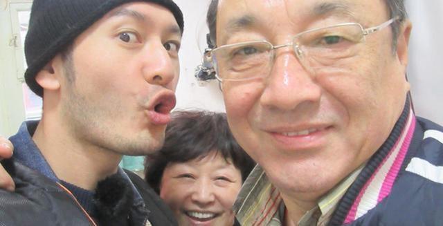 男星和爸爸的照片赵又廷和爸爸长得好像何炅的爸爸超优秀