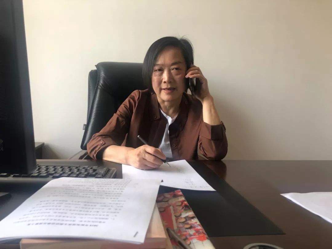 全国劳模裘老师曾用钢针为病人静脉输液急救咬破水银体温计的患者