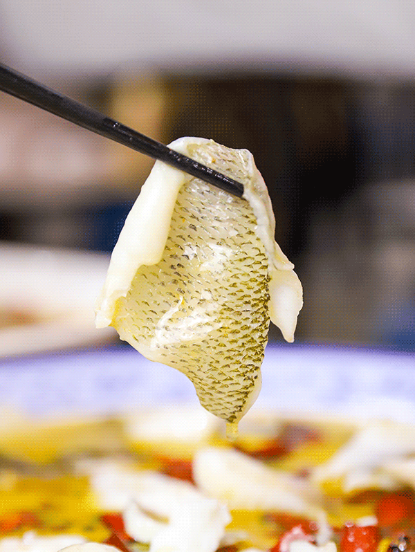 188秒杀元老级酸菜鱼祖庙商圈至壕的餐厅爆红20年竟连续1个月免费送