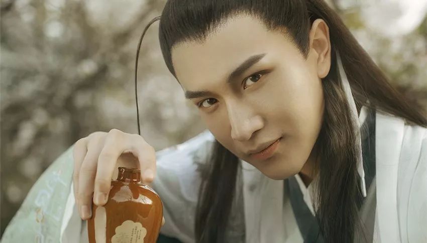 池酒糟丘是所欢, 飘飘醉舞;  恍疑羽化,  羽化而登其仙.