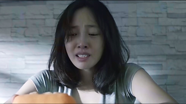 绑架者:傲娇女警邀约男同事到家中,为何会伤心哭啼?