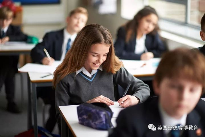 英国人崇尚创造力,在对孩子的教育问题上尤为突出.