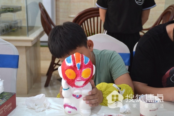 亲子携手玩转涂鸦时代中通豪园石膏玩偶彩绘diy趣味开启