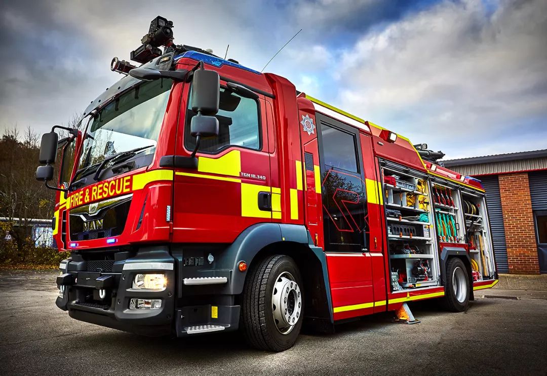 可携带73000升助燃剂global supertanker——全球最大的消防飞机美国