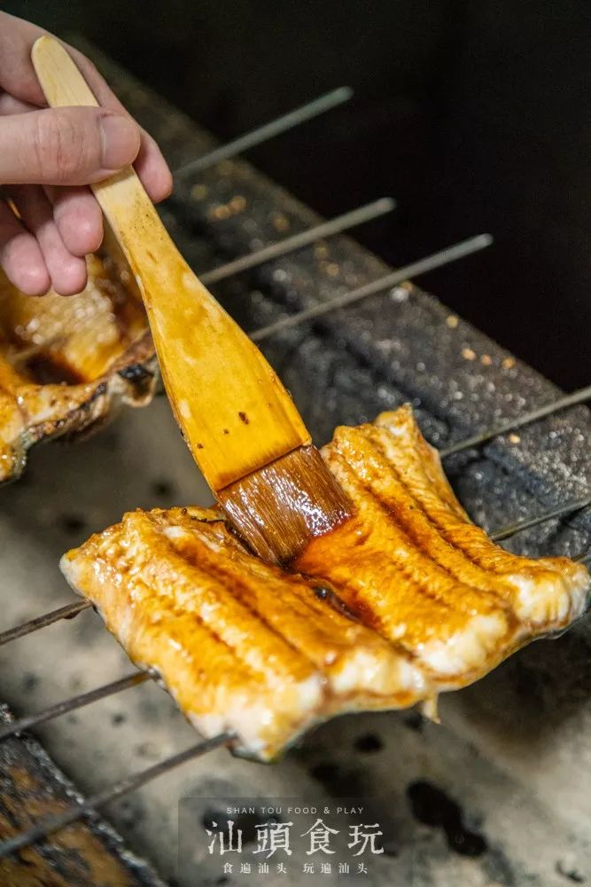 在日本才能吃到的炭烤活鳗鱼宴汕头终于也有了