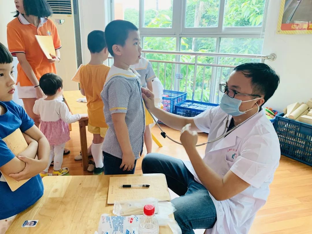 【医生来了,我不怕】厦门小金星国际幼儿园幼儿体检活动_检查