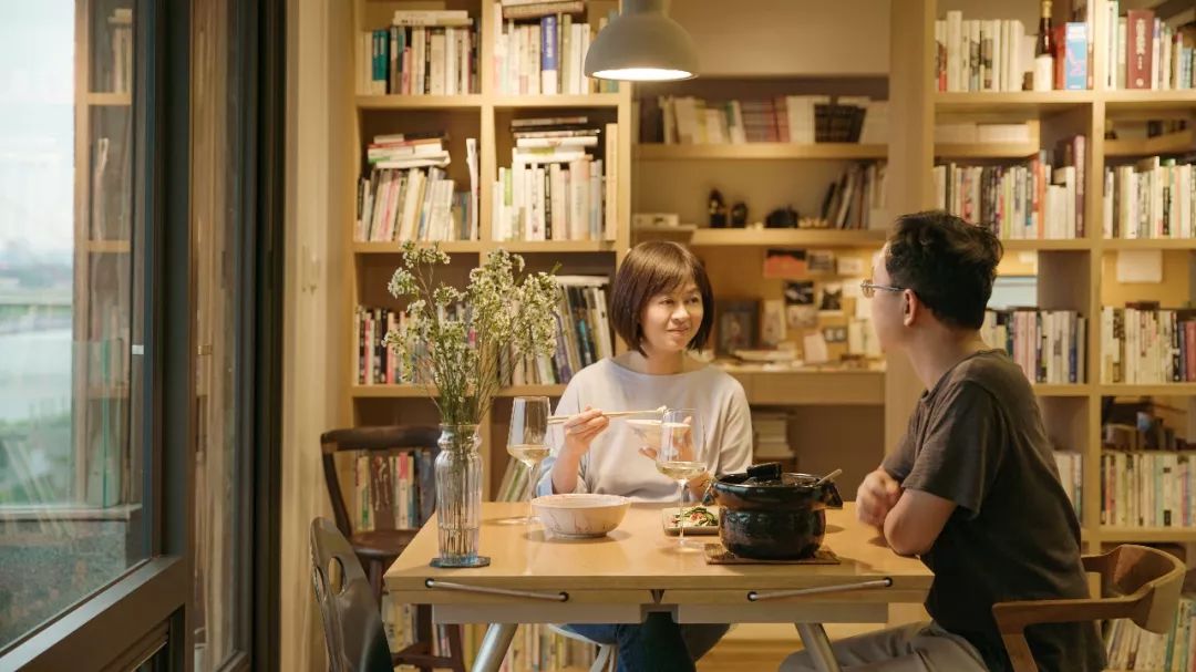 2012年叶怡兰和先生改建了生活了17年的家,普普通通的日常三餐就是她