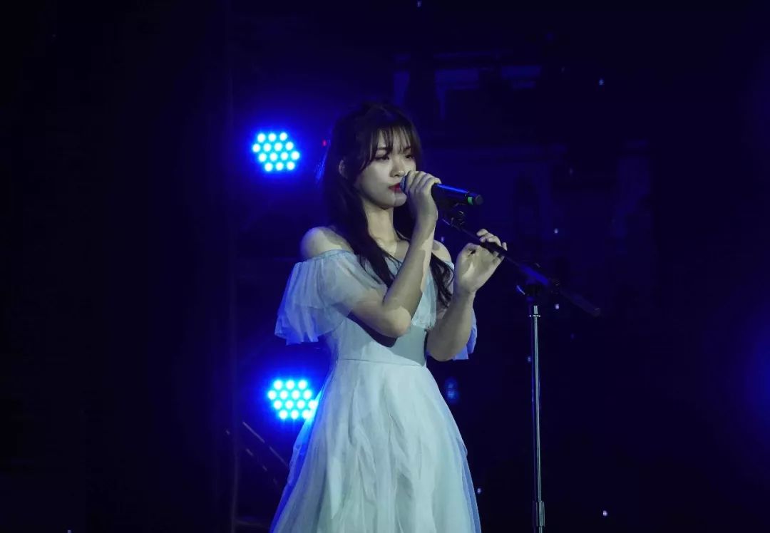 歌手李佳宁图片
