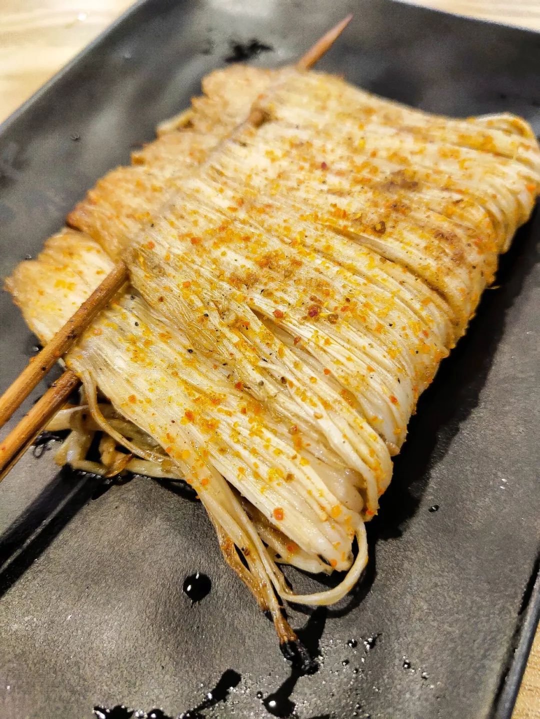 烤娃娃菜娃娃菜也是烧烤界的宠儿火候恰好,烤出来依旧脆嫩多汁鲜嫩的