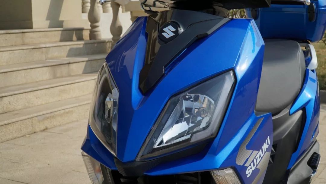 打破传统陈旧外形轻骑铃木uy125到店