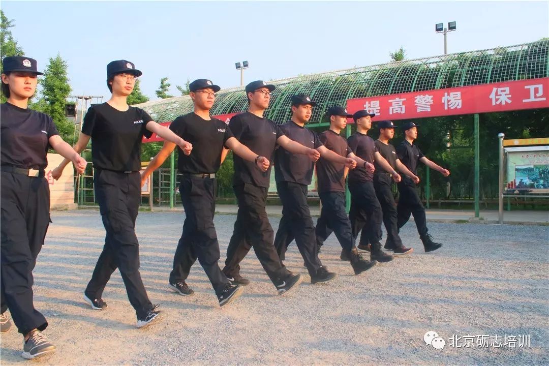 北京警察学院军训图片