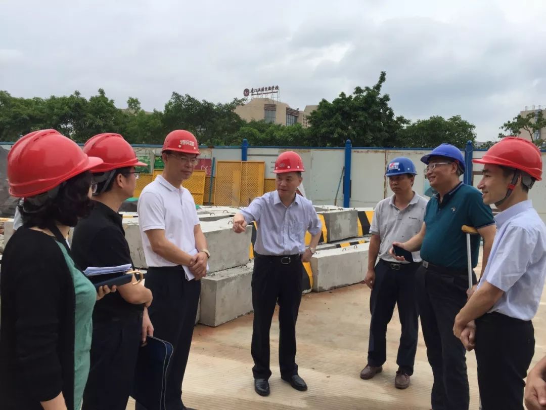 项目的进展情况及存在着急需解决的问题,随后黄学斌校长,杨毅清副校长