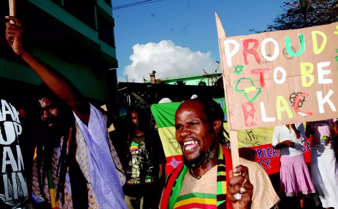 于是,1963年5月22日至26日,非洲 31个独立国家的元首,政府首脑和代表