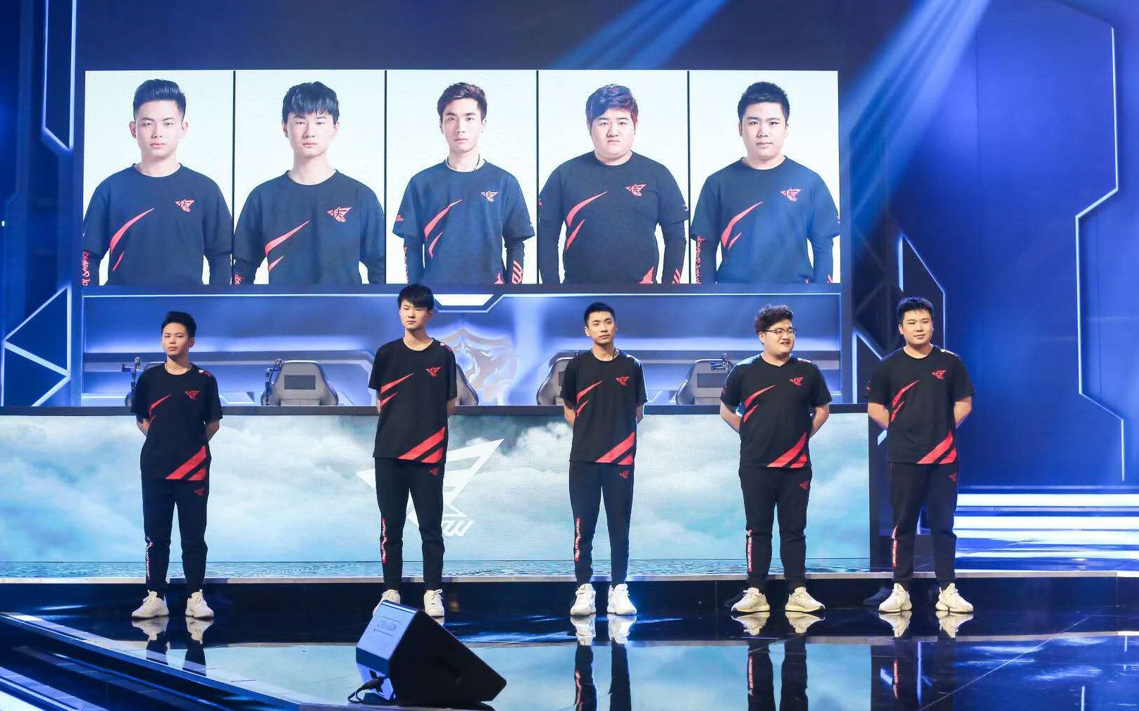 新京报讯(记者 刘姝君)在王者荣耀职业联赛春季赛季后赛的战队中,东部