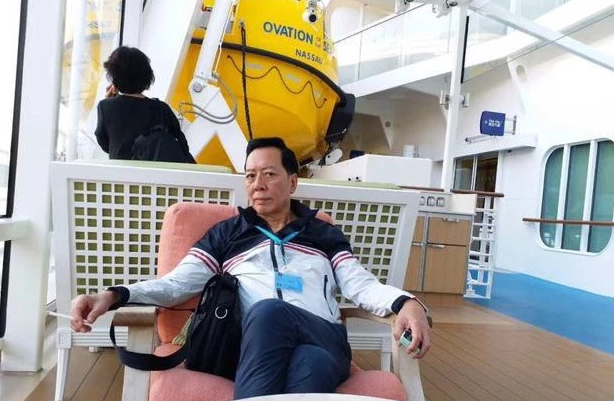 骆应钧早在1975年就与tvb签约,在tvb一工作就是35年,直到2011年他才与