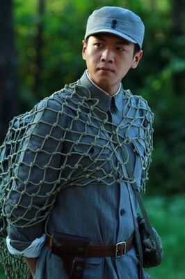 因雪豹被观众熟知演抗日神剧走红的男演员转型成雅痞青年