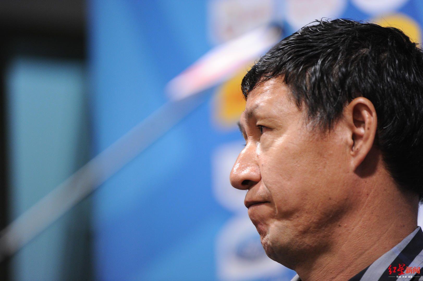 会重新收购,黎兵的离开,也获得四川省足协的首肯,如今彭晓方担当主帅