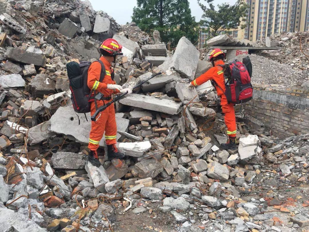 【1017丨身边】四川省消防救援总队举行2019年度"蓝色使命"大型地震