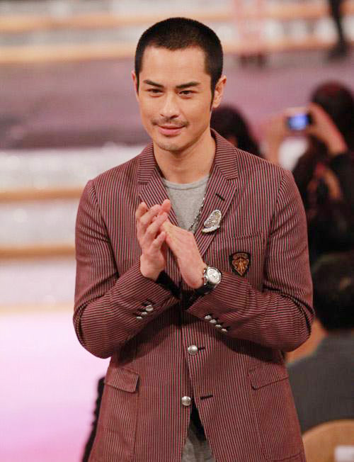 原创50岁郑嘉颖家庭至上曾为照顾儿子推掉工作有望成陈豪第二