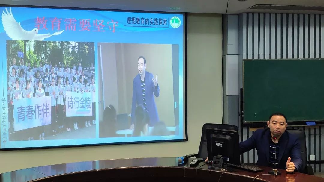 张国其老师率先施行的理想教育达到了"学生喜爱,社会认可,孩子成长"的