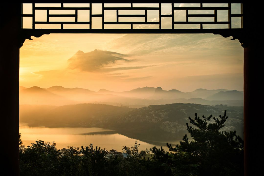 一窗美景静如画