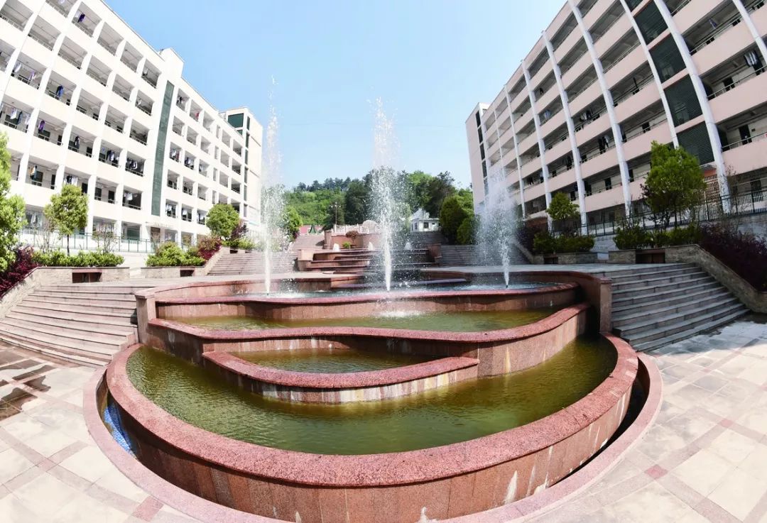 十堰的这所高中,不仅有良师益友,还有诗和远方!