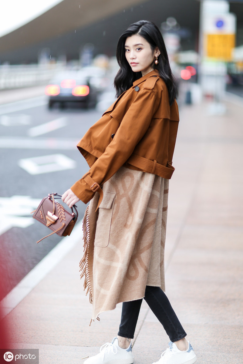 奚梦瑶出席活动和机场照片,身材高挑颜值高