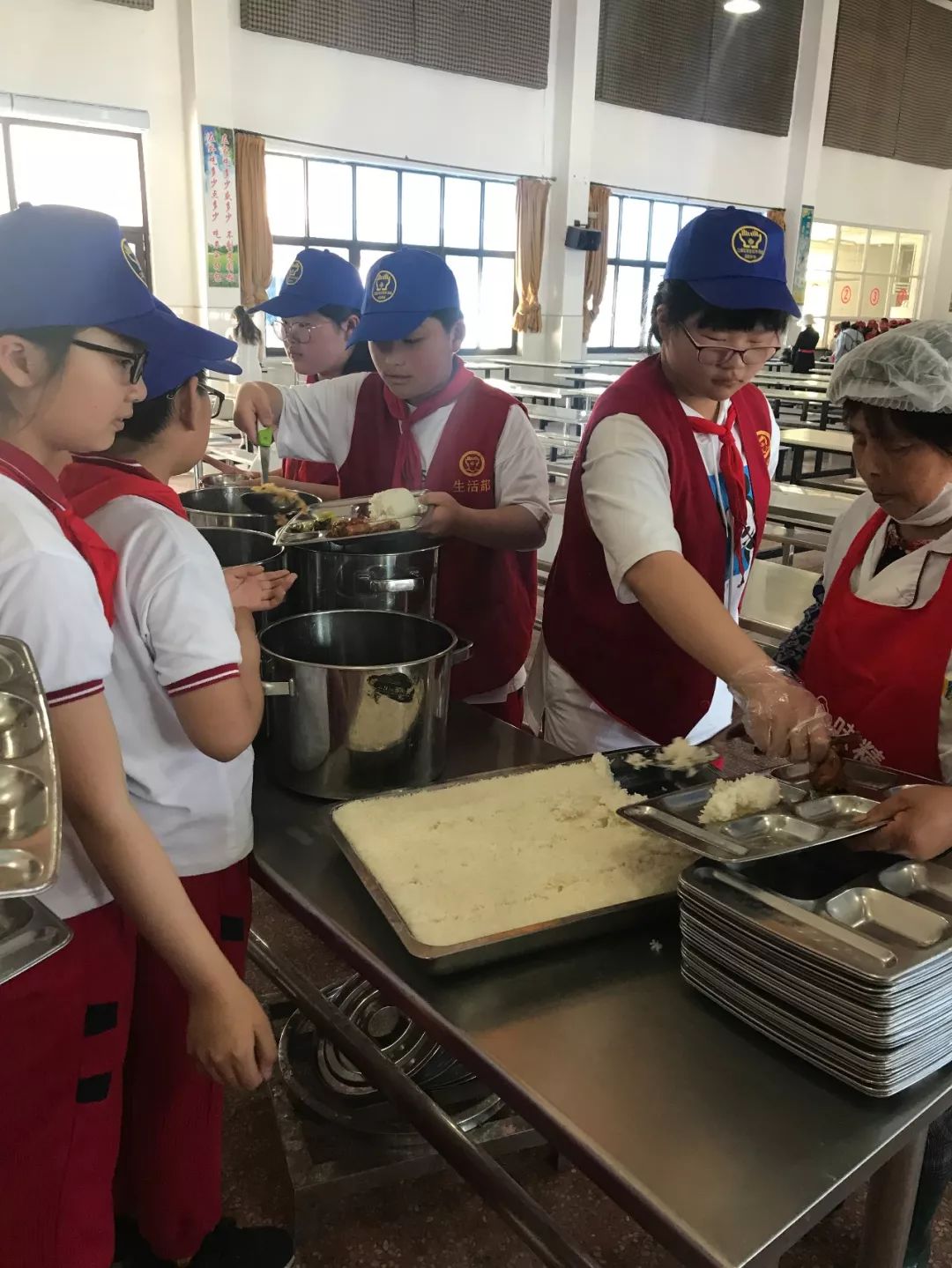 曹王实践活动之四在实践中收获我校第三批学生校外实践活动圆满结束