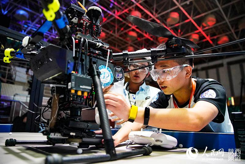 古城西安上演精彩机器人大战robomaster2019机甲大师中部赛区开赛