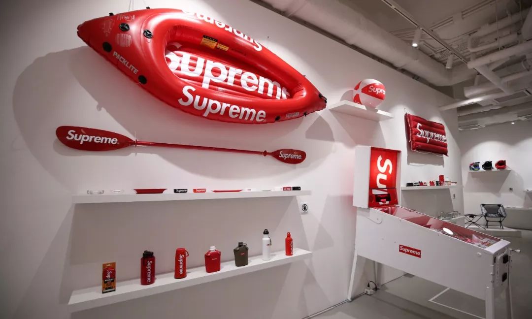 又一场史无前例的supreme拍卖会正在进行中