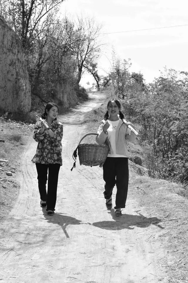 黑白人像:古村,下乡知青_农村