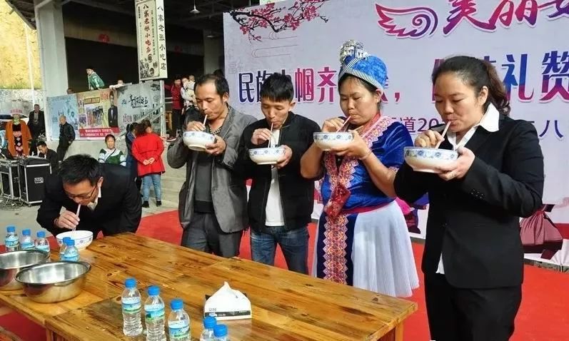 美食街办公室(振华卫生服务中心对面)或文山市永通社区三楼办公室联系