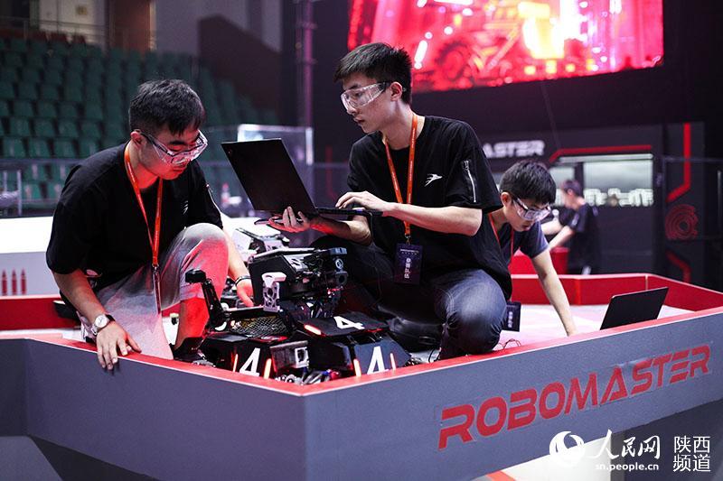 古城西安上演精彩机器人大战robomaster2019机甲大师中部赛区开赛