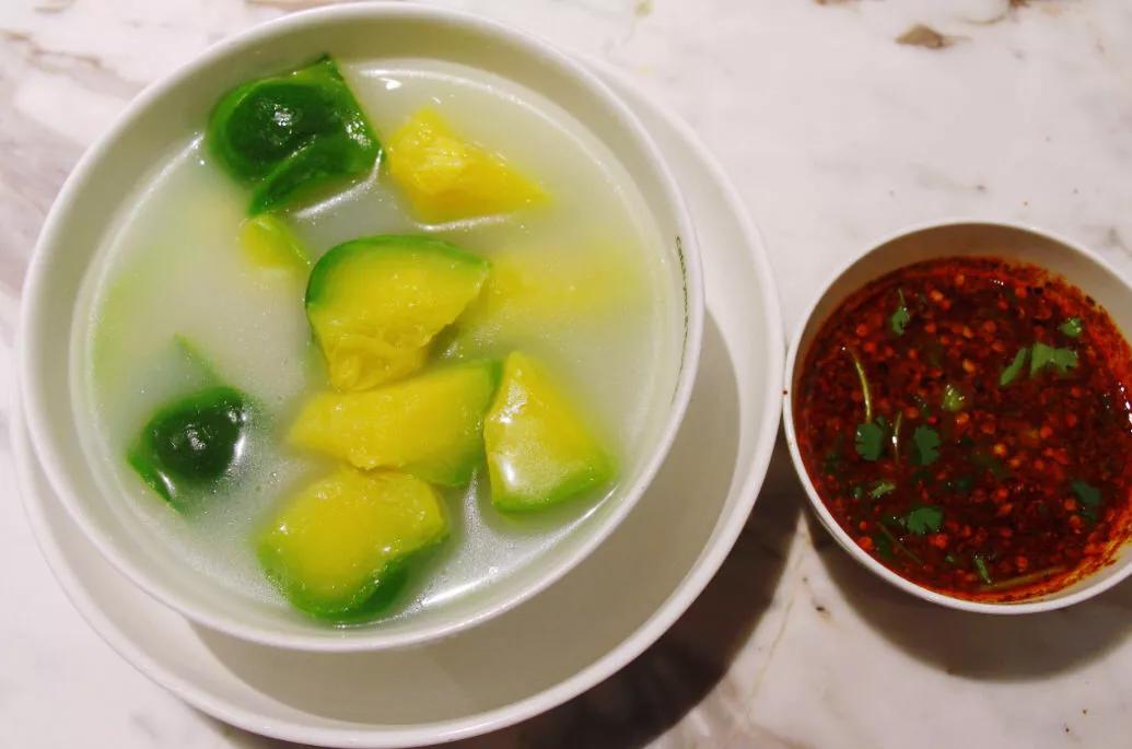 姜柄瓜酥嫩爽口,再蘸一点酱料,更是风味独特!你不想来尝尝?