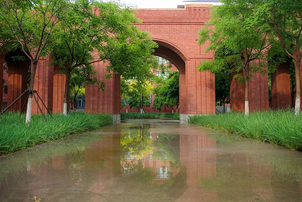 校园生活雨中机电