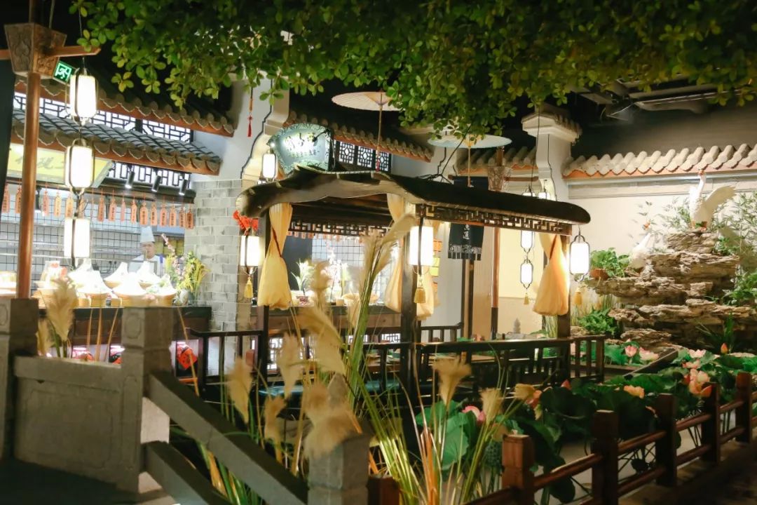 8折!老外婆又开新店!1800㎡超大面积古风餐厅,一进门就美哭了!
