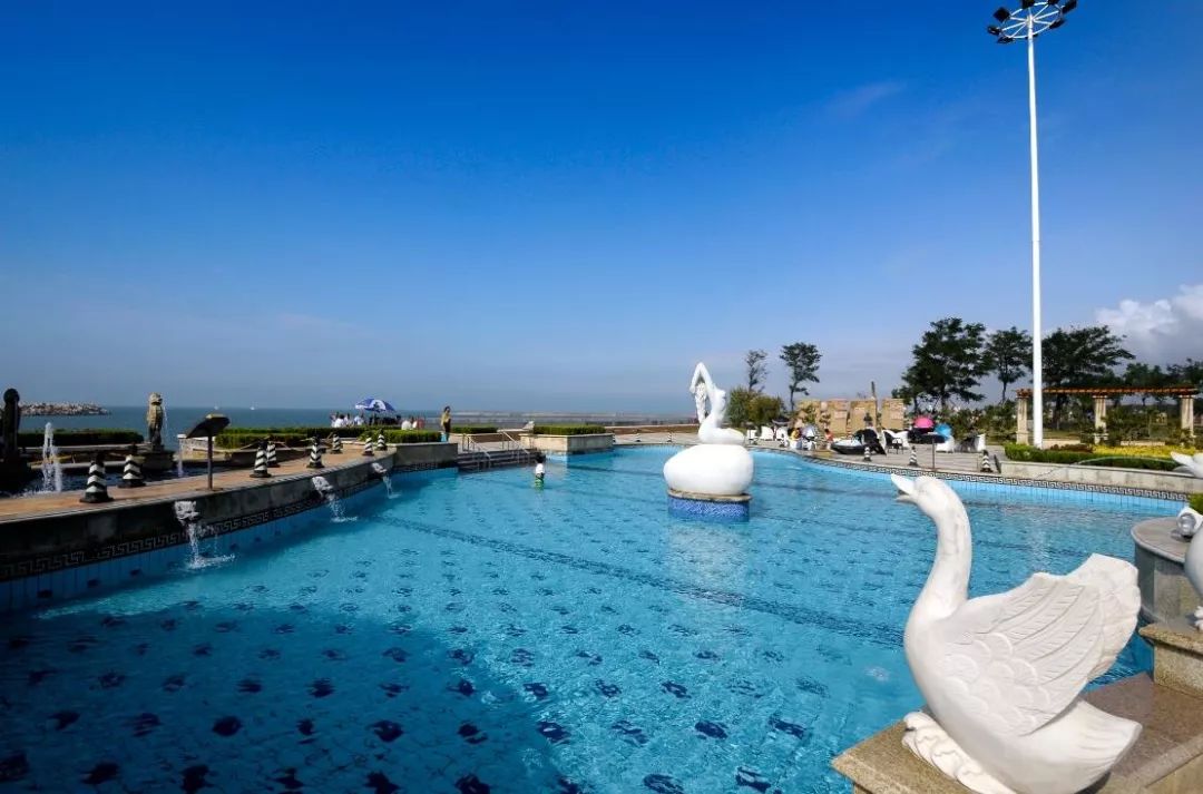 经相关部门检测,海泉湾温泉水质富含氯,氮,镁,氟,碘,锶,氯化钠等 30